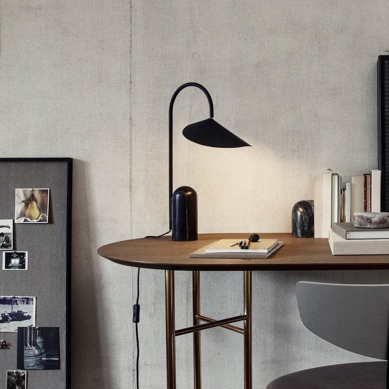 LeafArch - Elegant Adjustable Table Lamp