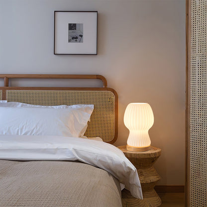GlowFold – Foldet Glas Bordlampe med Træfod