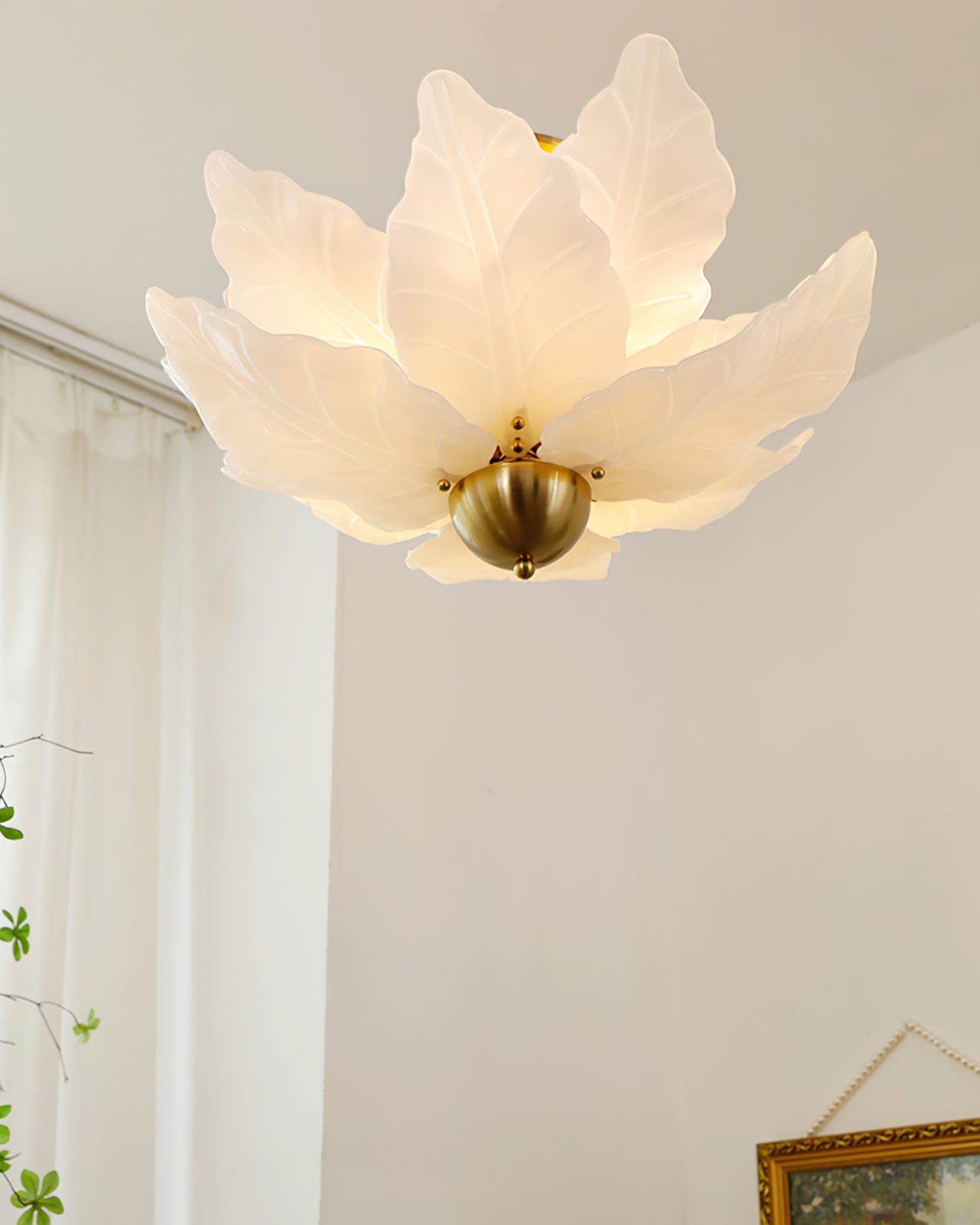 BladLuxe - Ceiling Light with Glass Details and Intimate Lighting