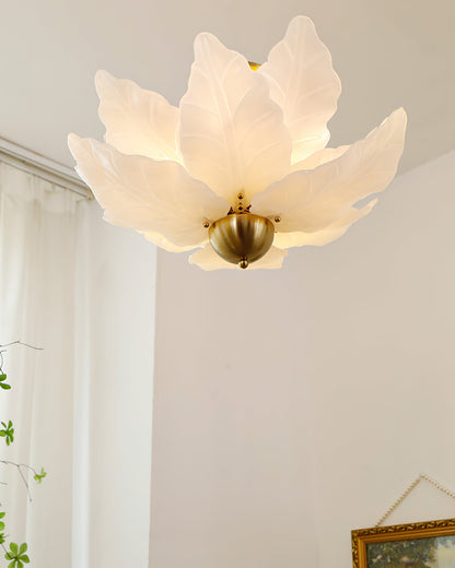 BladLuxe - Ceiling Light with Glass Details and Intimate Lighting