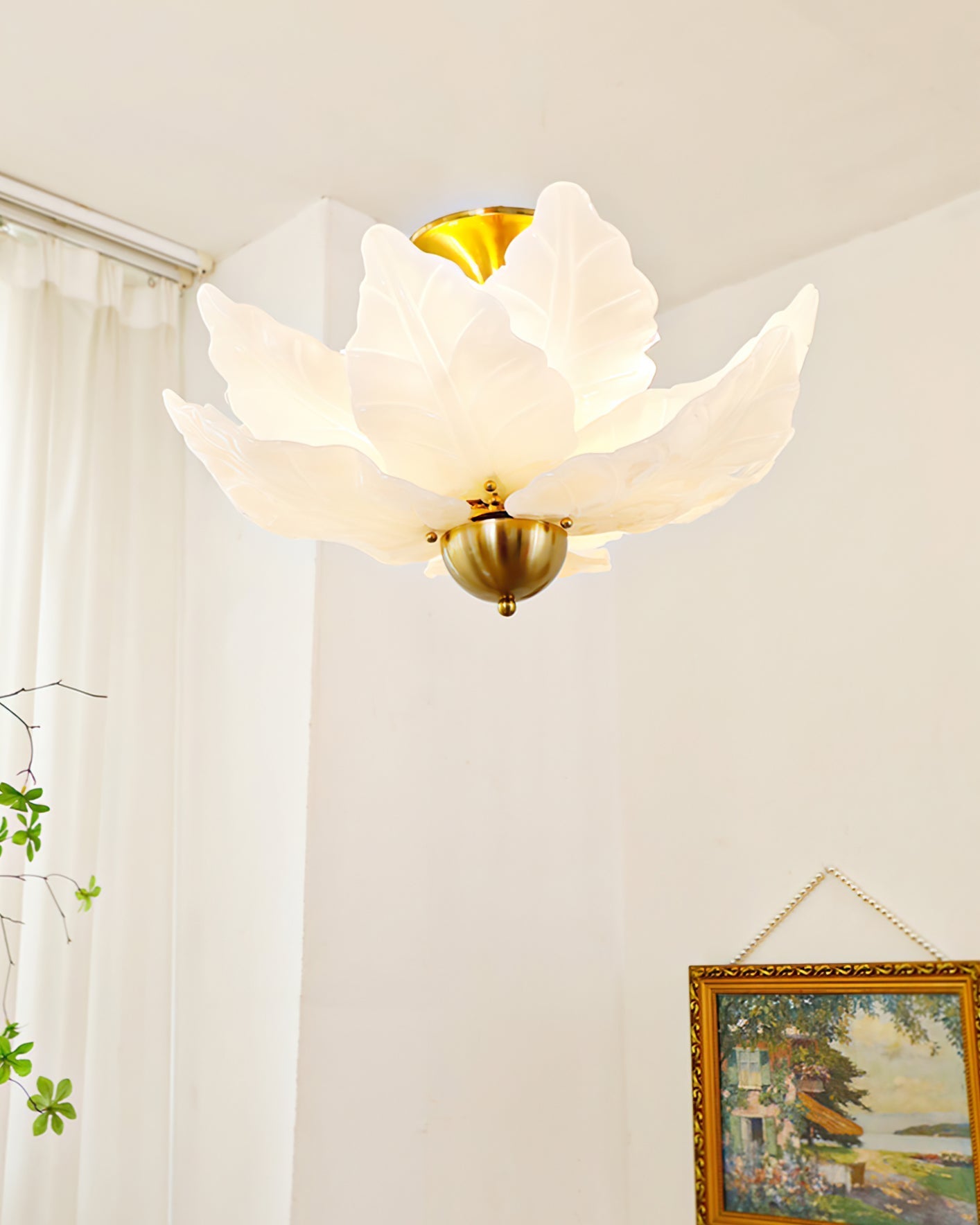 BladLuxe - Ceiling Light with Glass Details and Intimate Lighting