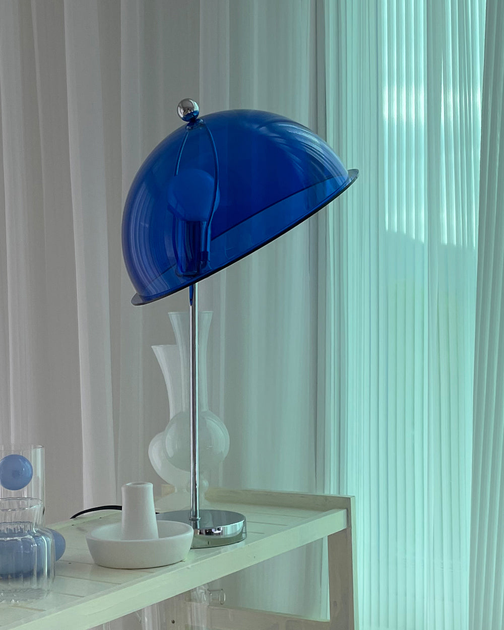 ClassicGlow - Sølv Metal og Akryl Bordlampe