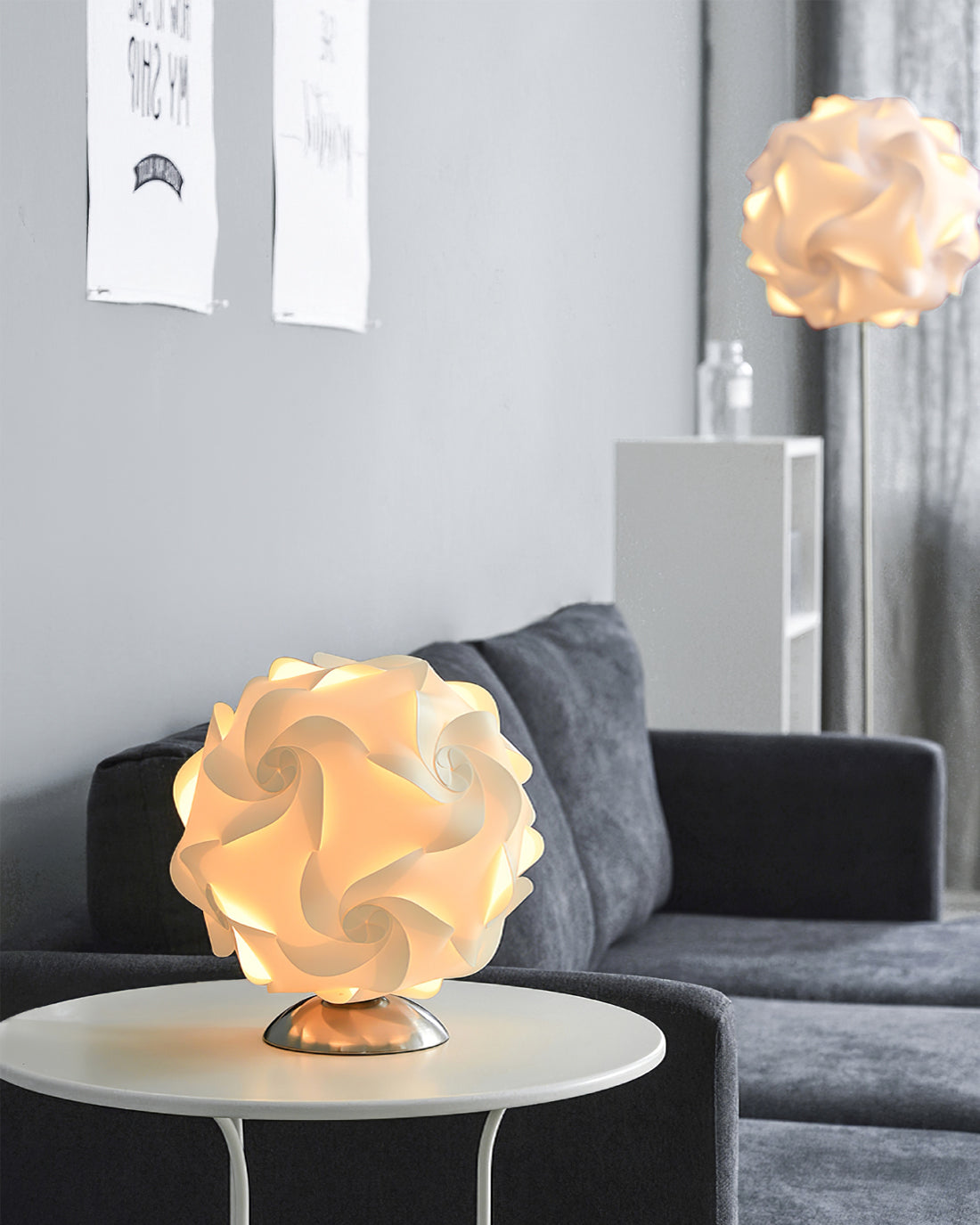 FloraLicht - Bordlampe med blomsterinspiration og tidløst design