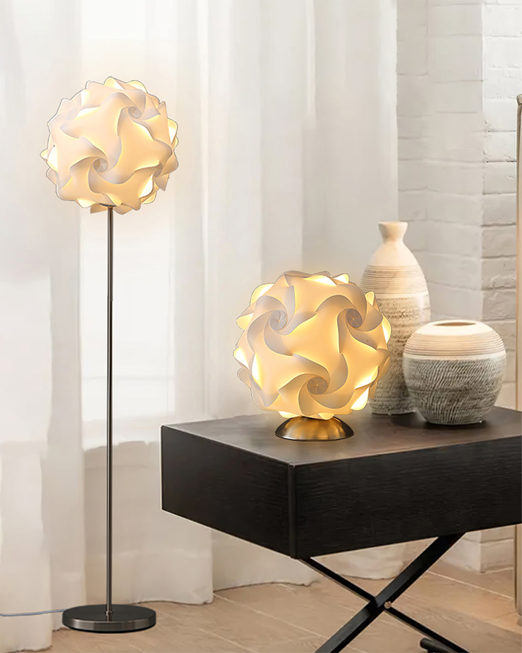 FloraLicht - Bordlampe med blomsterinspiration og tidløst design