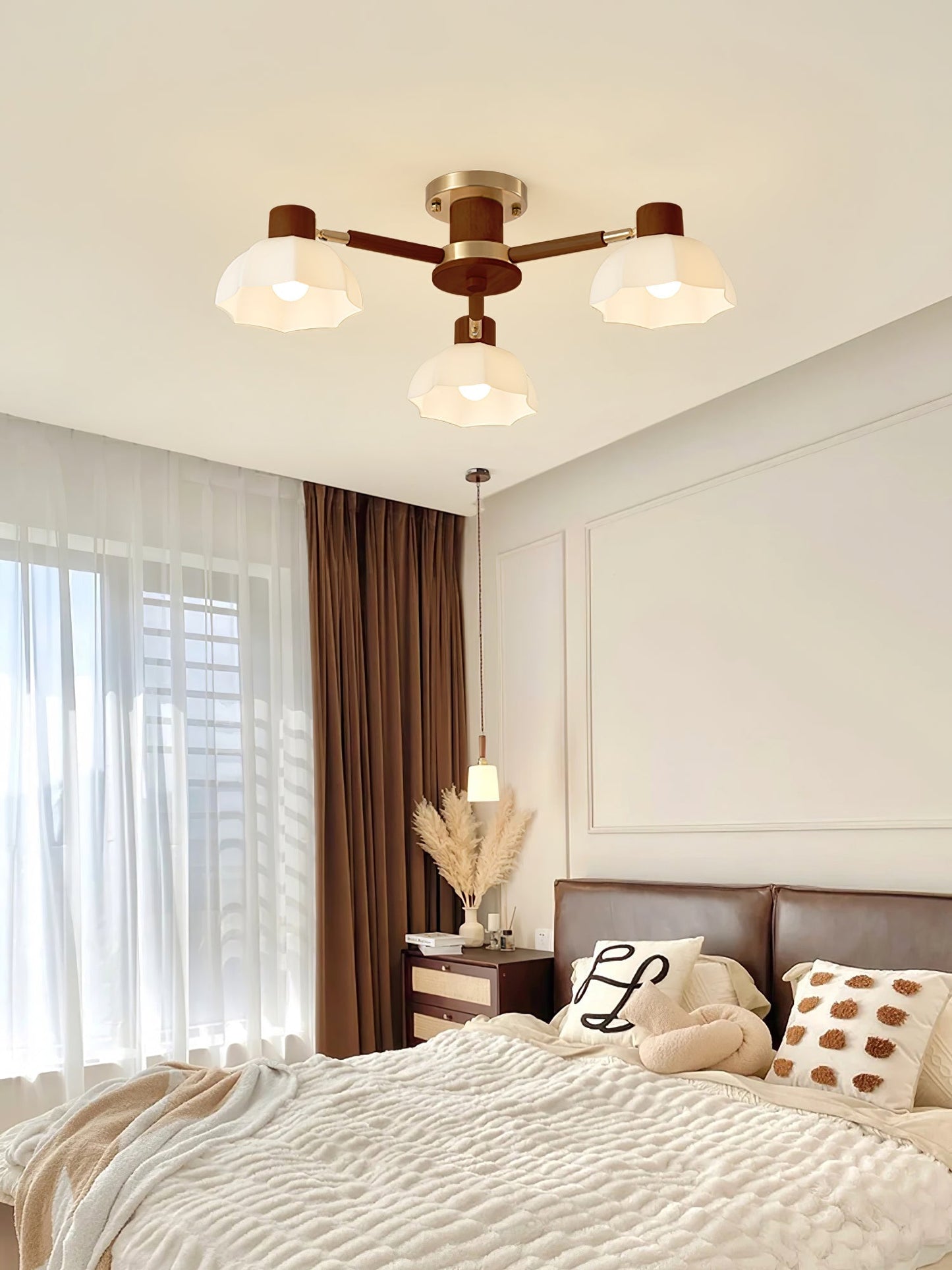 FloralLuxe - Deckenlampe mit Blumendesign und stimmungsvoller Beleuchtung