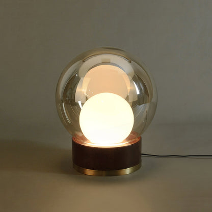 BouleLuxe - Bordlampe med geometrisk stil og varm atmosfære