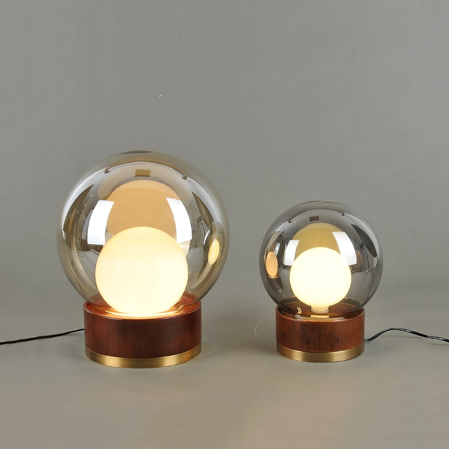 BouleLuxe - Bordlampe med geometrisk stil og varm atmosfære