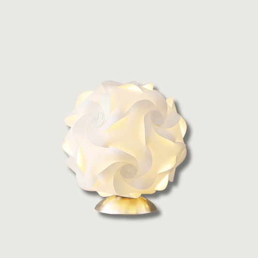 FloraLicht - Bordlampe med blomsterinspiration og tidløst design