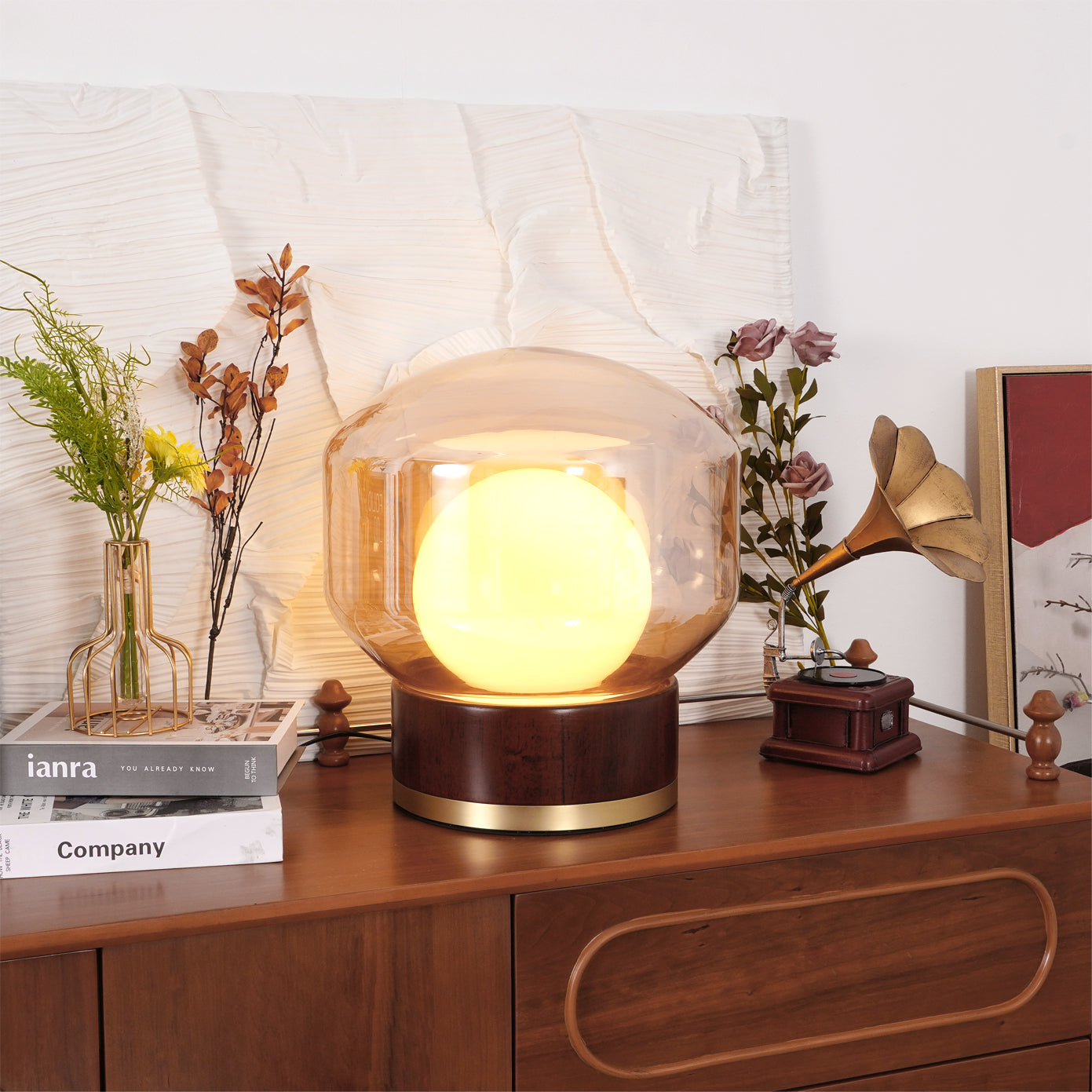 BouleLuxe - Bordlampe med geometrisk stil og varm atmosfære
