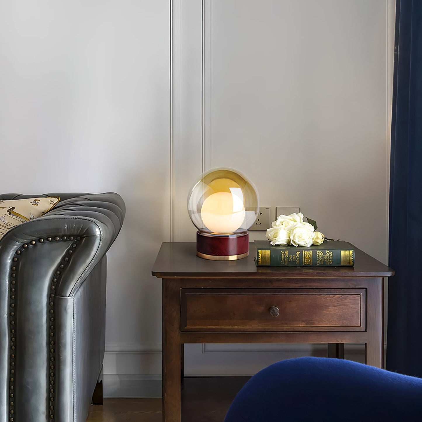 BouleLuxe - Bordlampe med geometrisk stil og varm atmosfære