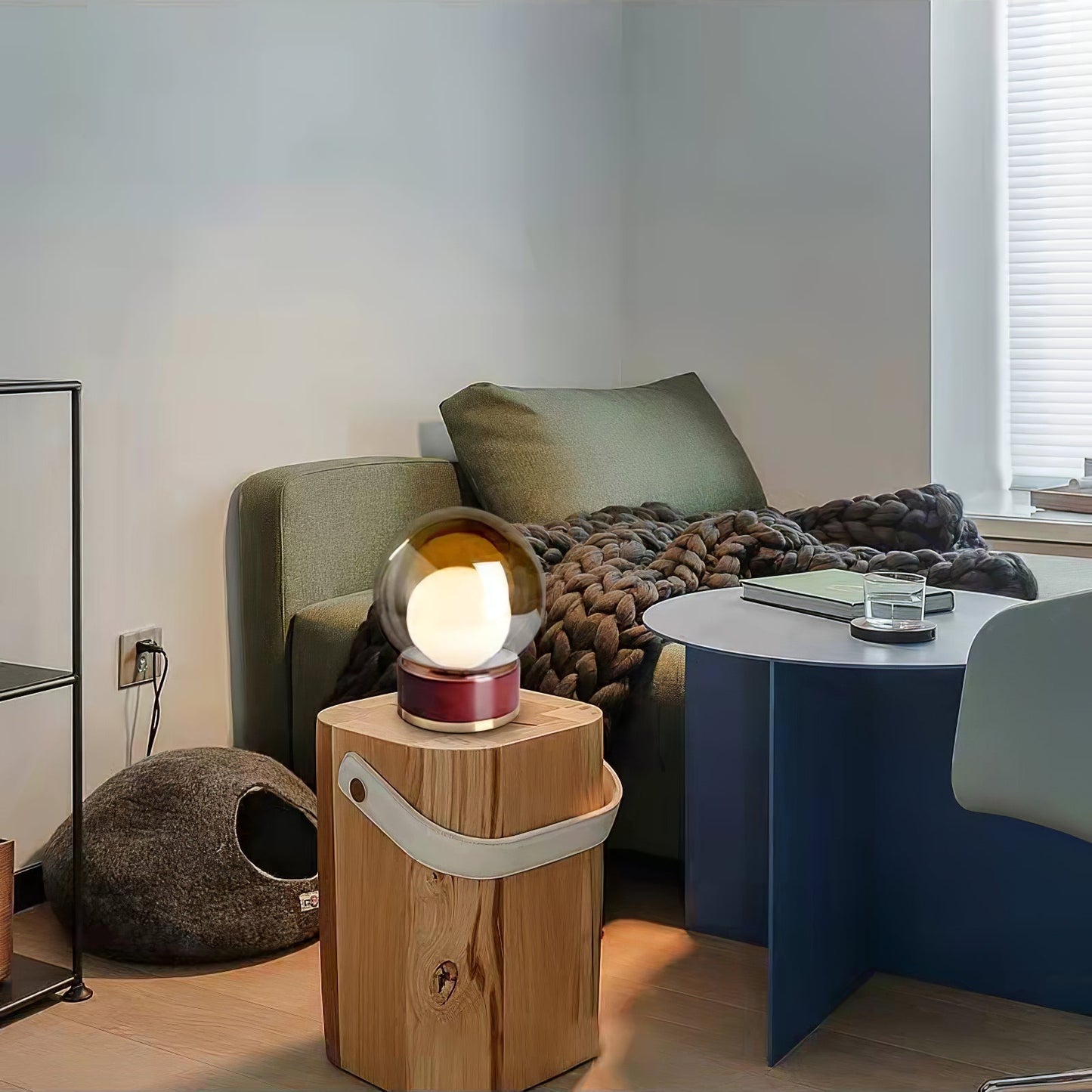 BouleLuxe - Bordlampe med geometrisk stil og varm atmosfære