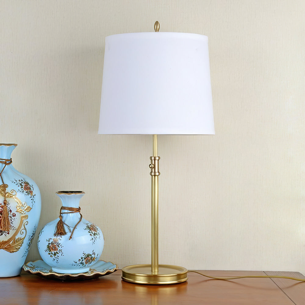 BrassLuxe – Vintage guld bordlampe med stofskærm