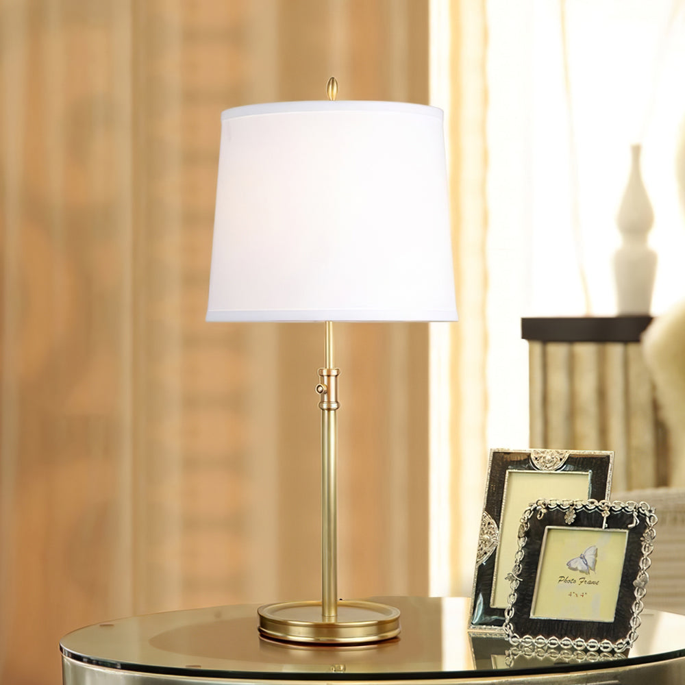 BrassLuxe – Vintage guld bordlampe med stofskærm