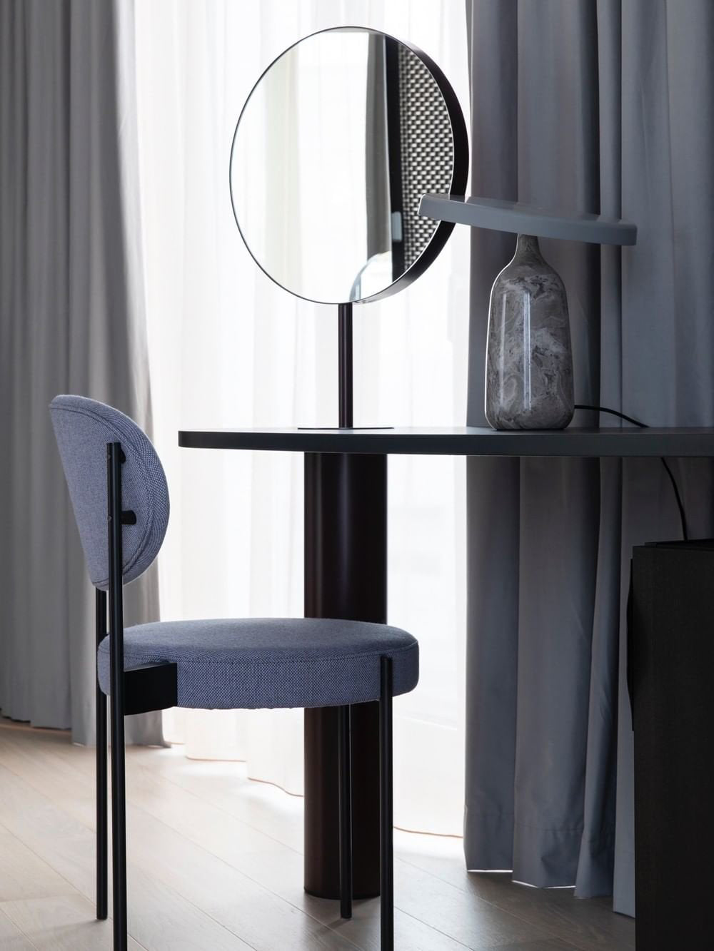 LuxeEddy - Bordlampe med elegant design og subtil lysfordeling