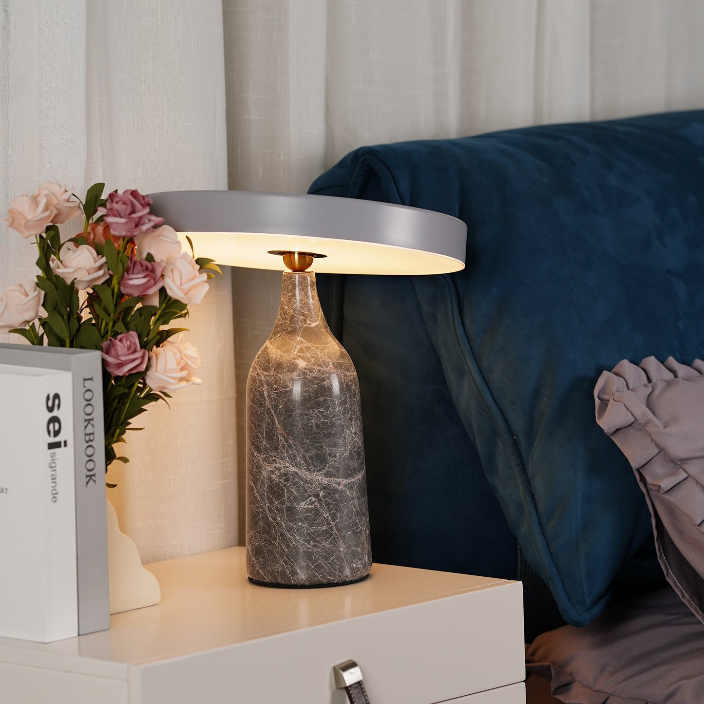 LuxeEddy - Bordlampe med elegant design og subtil lysfordeling