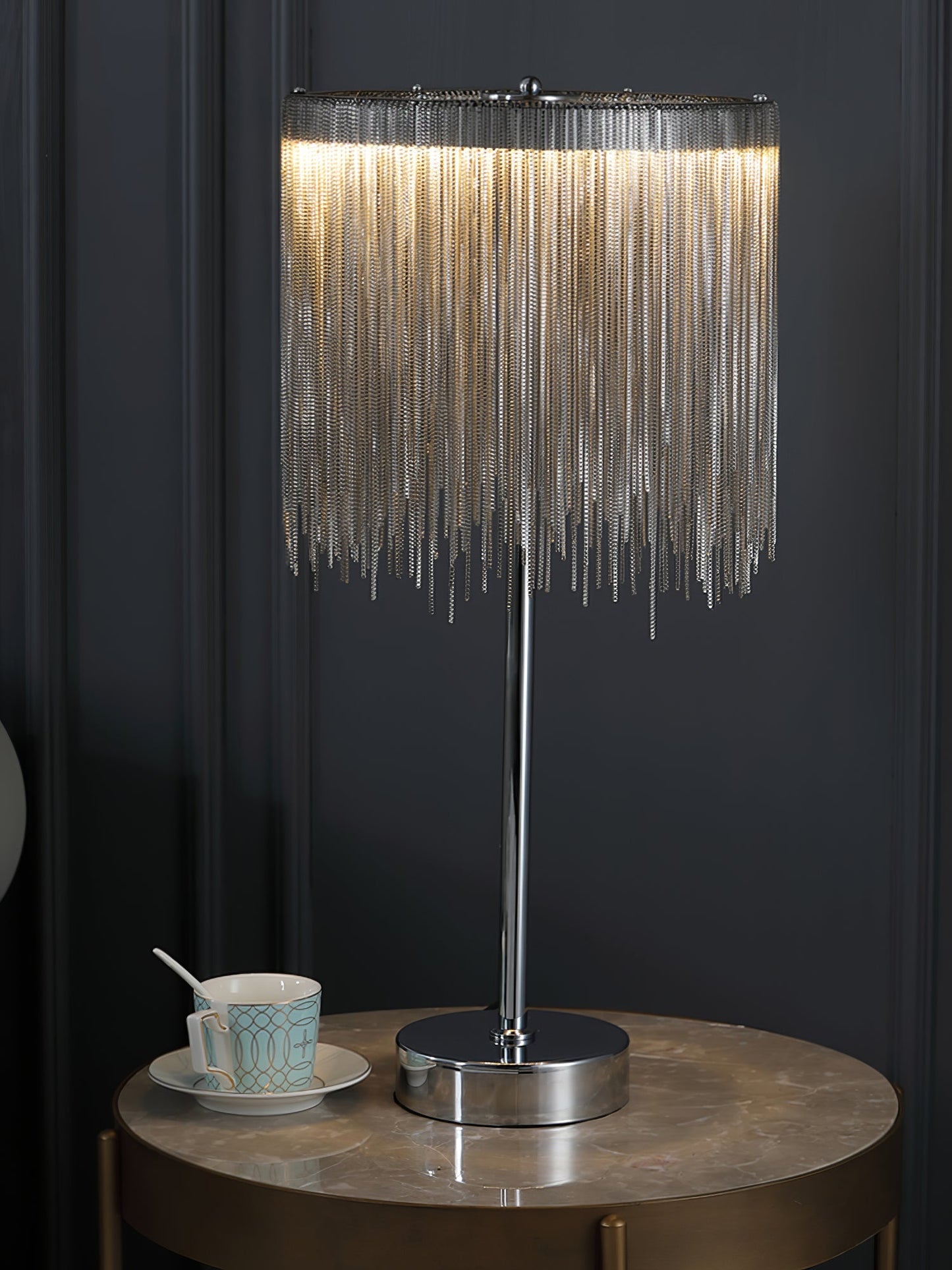 CadenaGloed - Tischlampe mit schicken Quasten-Details und gemütlicher Lichtstreuung