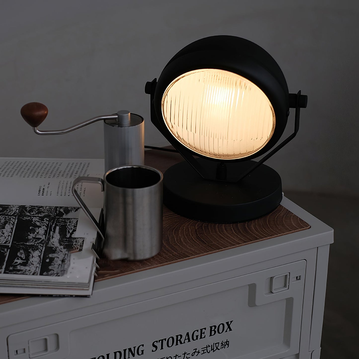 ChromeLuxe – Moderne bordlampe i metal og glas