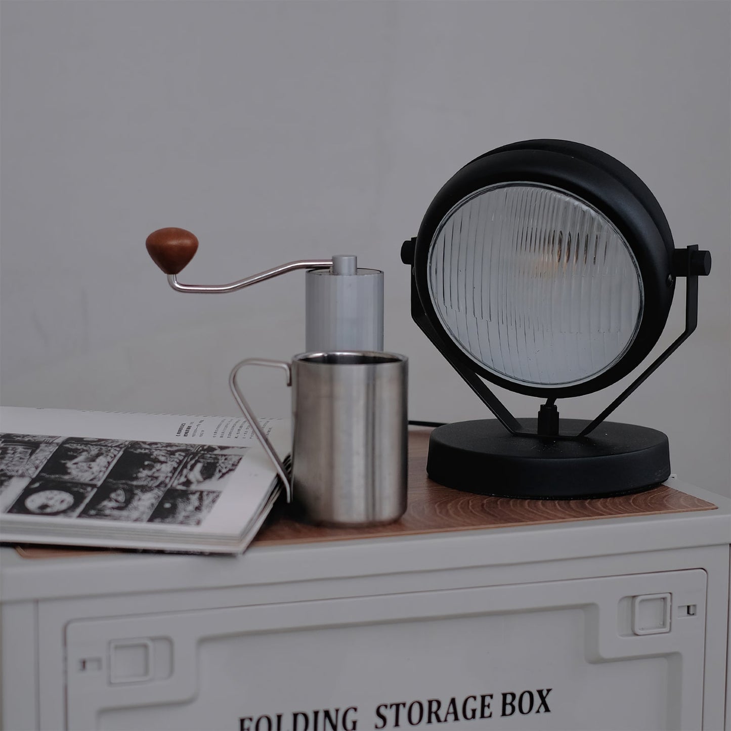 ChromeLuxe – Moderne bordlampe i metal og glas