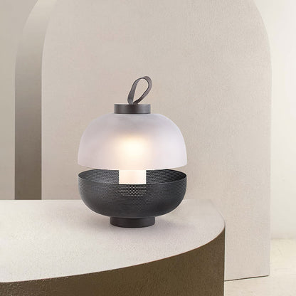 CenturyLuxe - Bordlampe med luksuriøst design og intim belysning