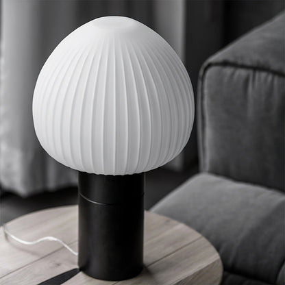 LuxeChanya - Bordlampe med subtil stil og intim belysning