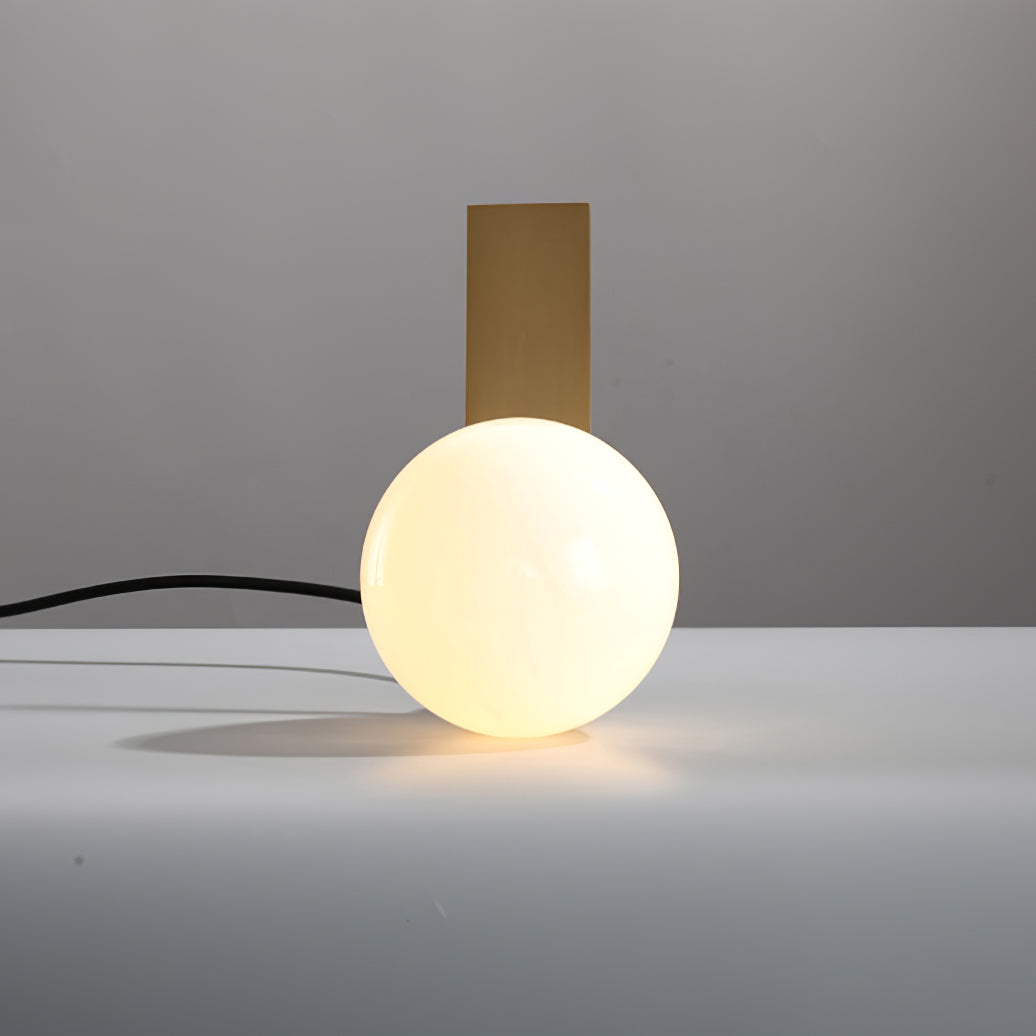 DaphneLuxe - Bordlampe med minimalistisk eleganse og koselig glød