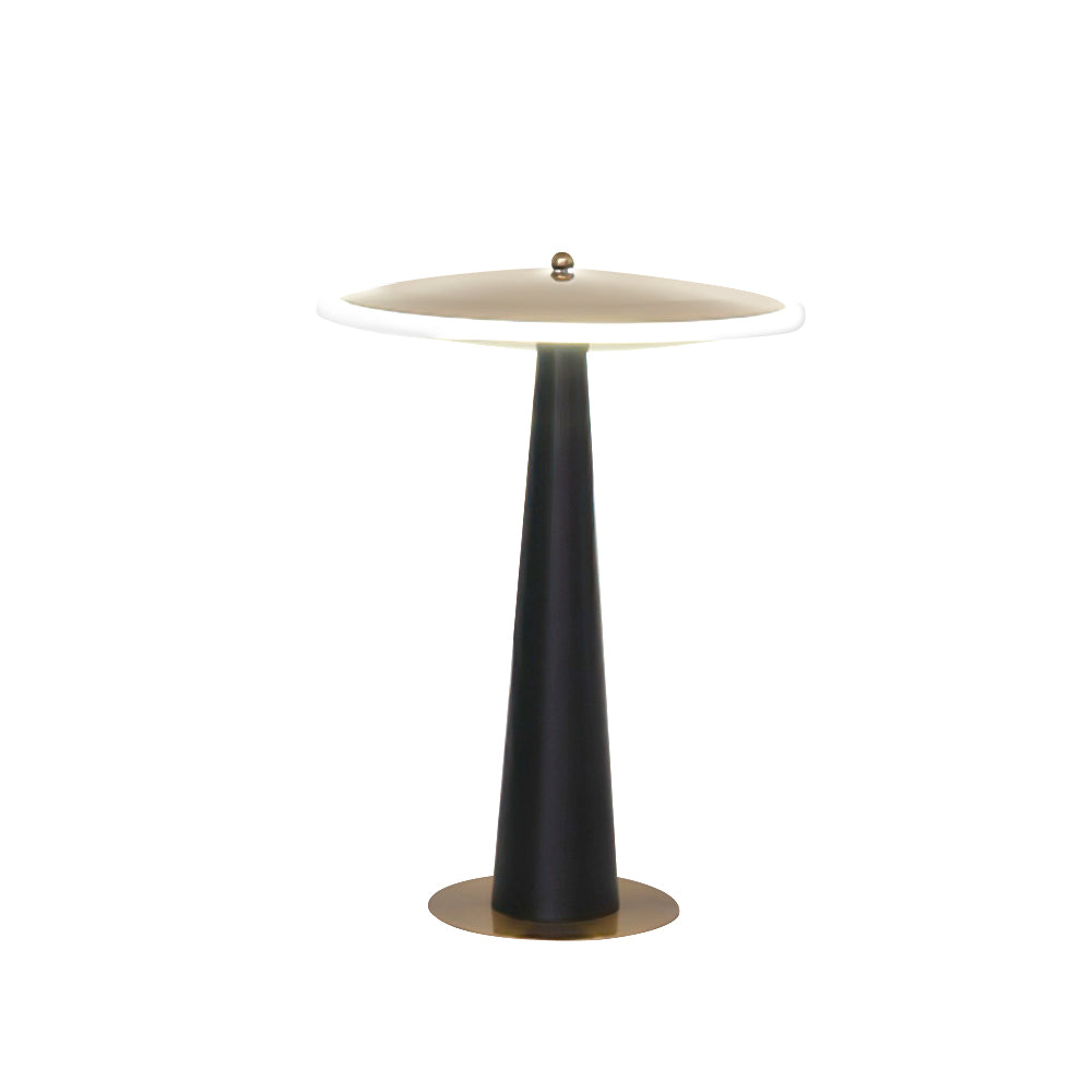 CopperBeat – Bordlampe med trommeform og kobberfinish