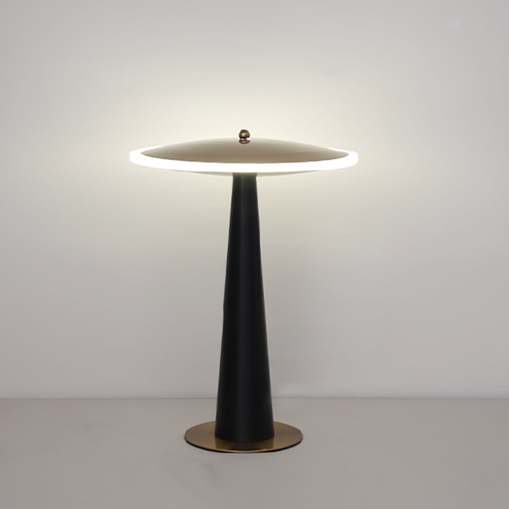 CopperBeat – Bordlampe med trommeform og kobberfinish