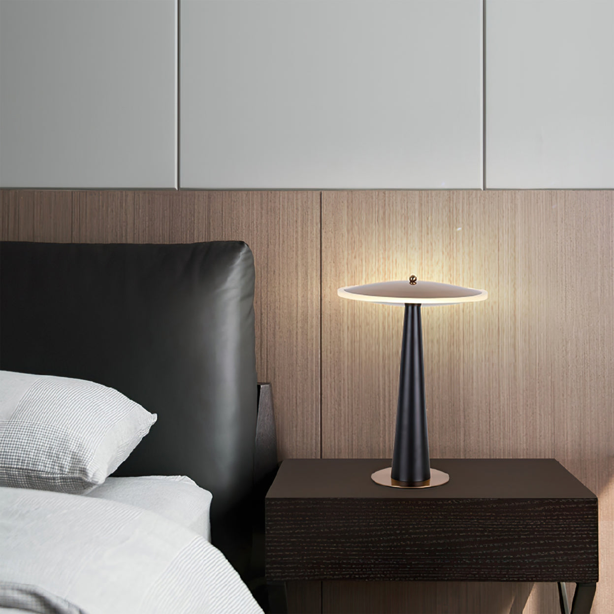 CopperBeat – Bordlampe med trommeform og kobberfinish