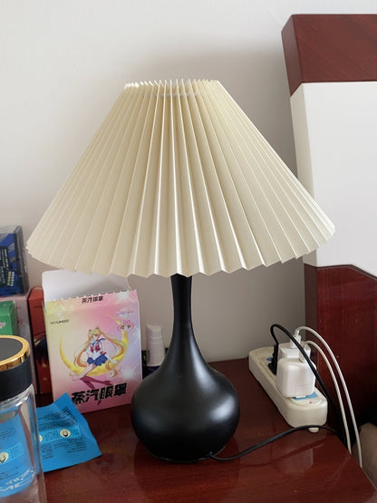 DrumGlow - Bordlampe med tidløst design og hyggeligt skær