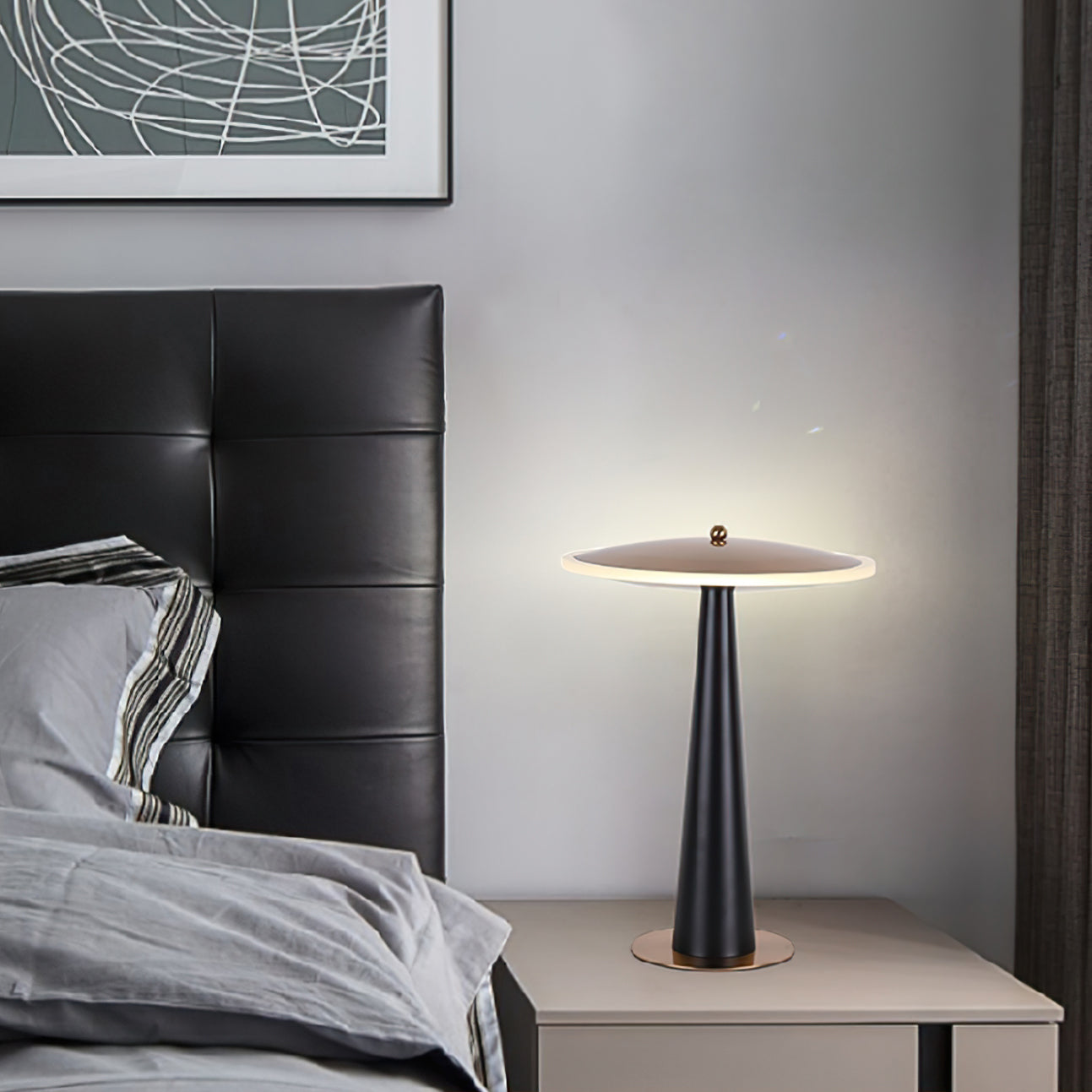 CopperBeat – Bordlampe med trommeform og kobberfinish
