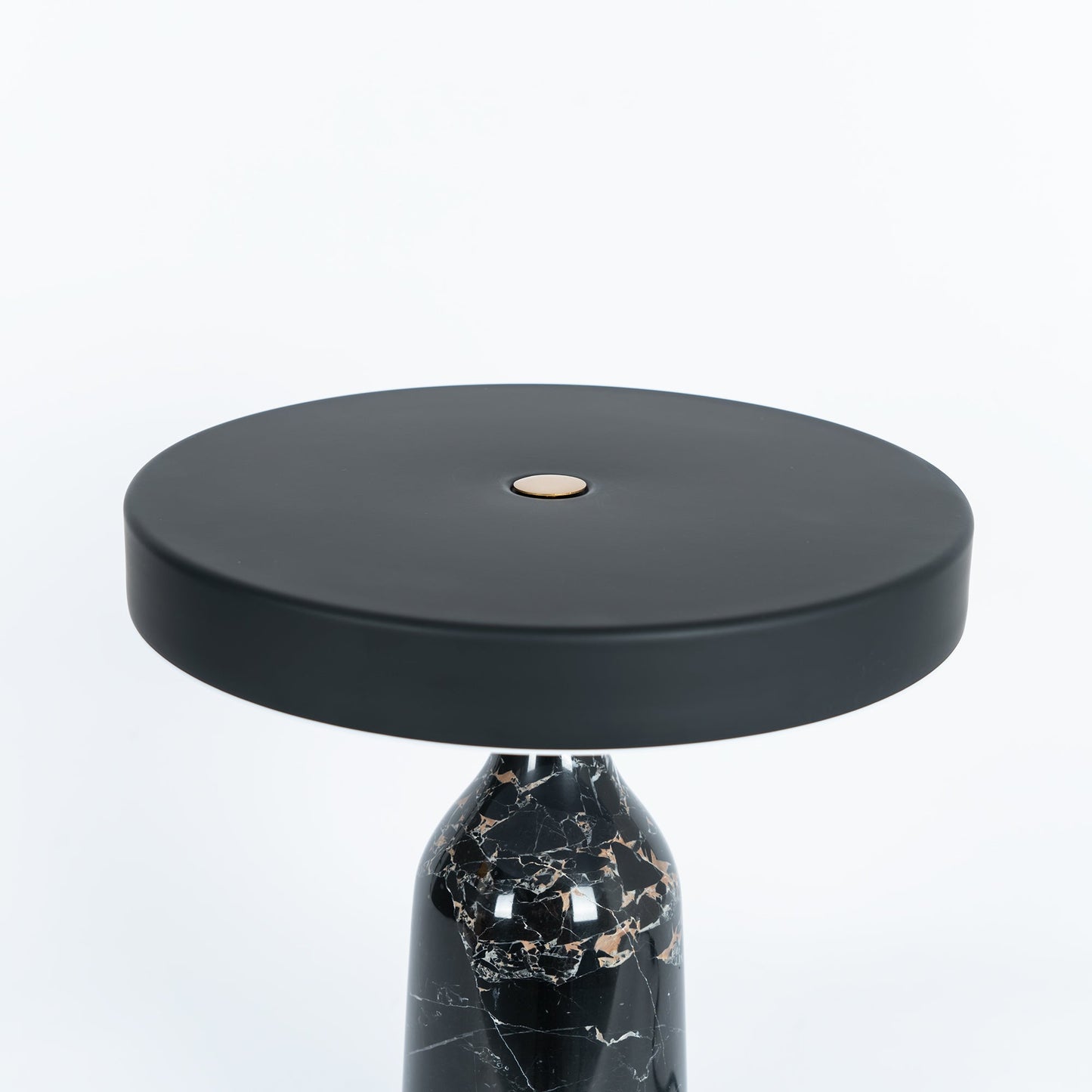 LuxeEddy - Bordlampe med elegant design og subtil lysfordeling