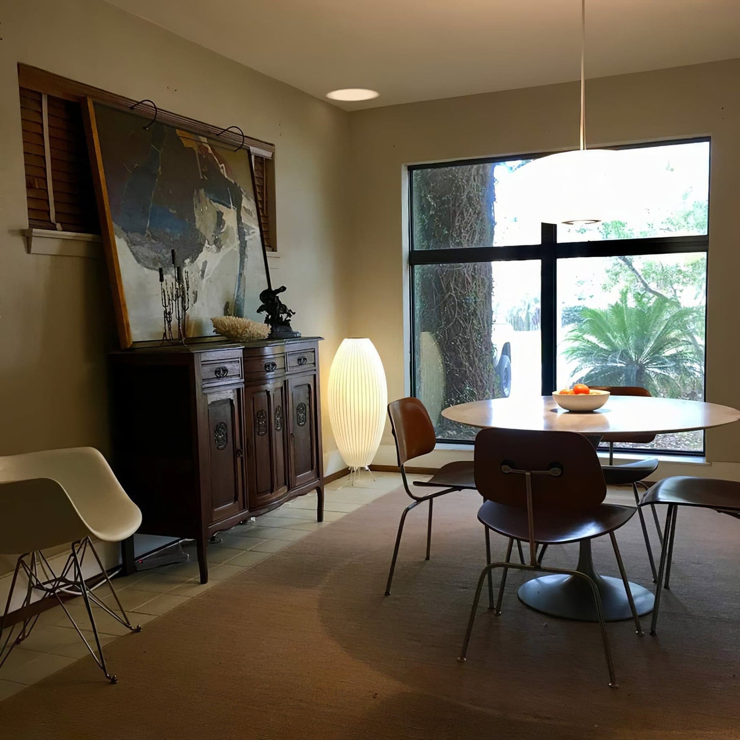 NelsonGlow - Tripod Table Lamp