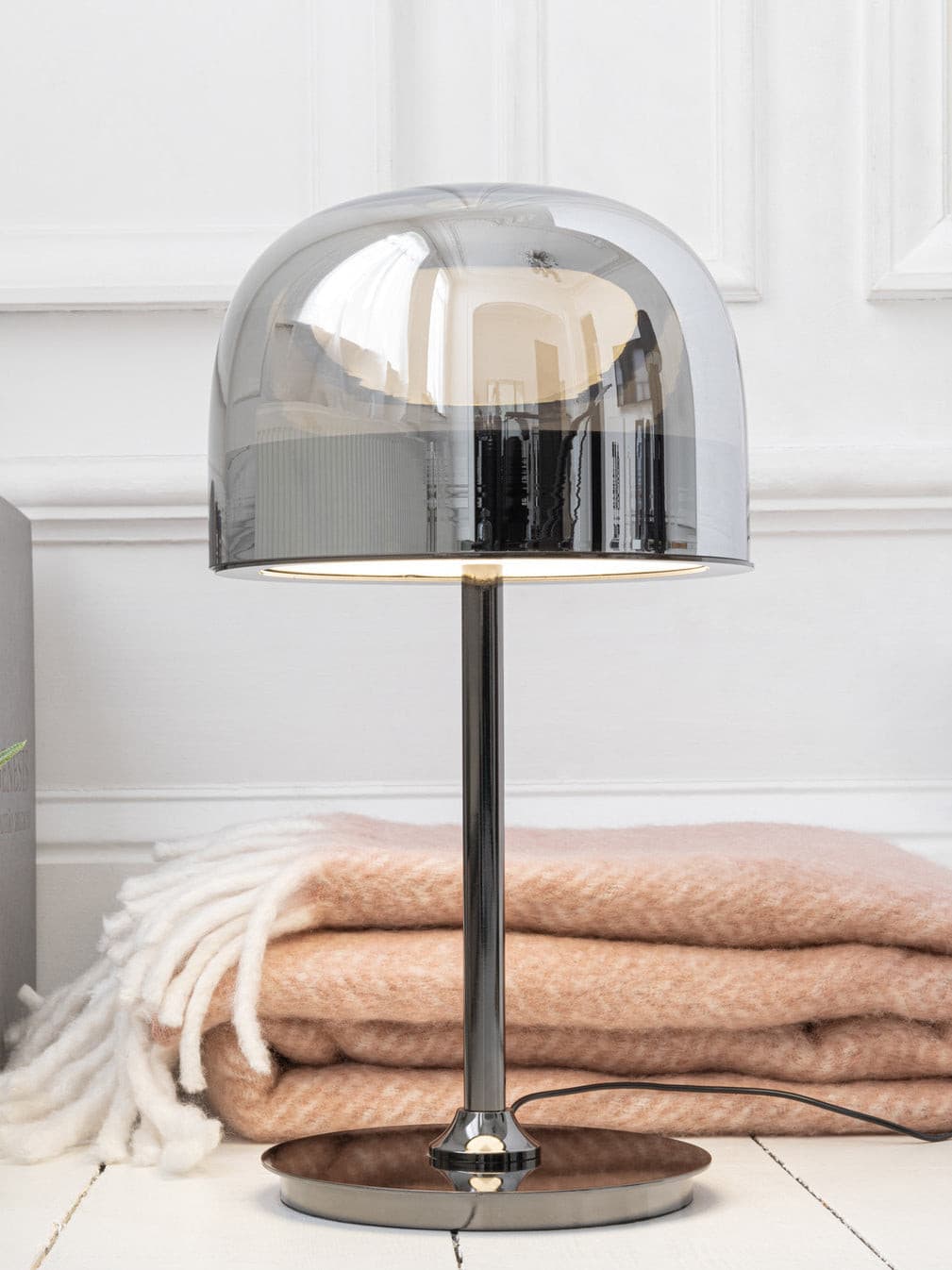 LuxeEquator - LED Table Lamp with Planetary Design and Subtle Lighting