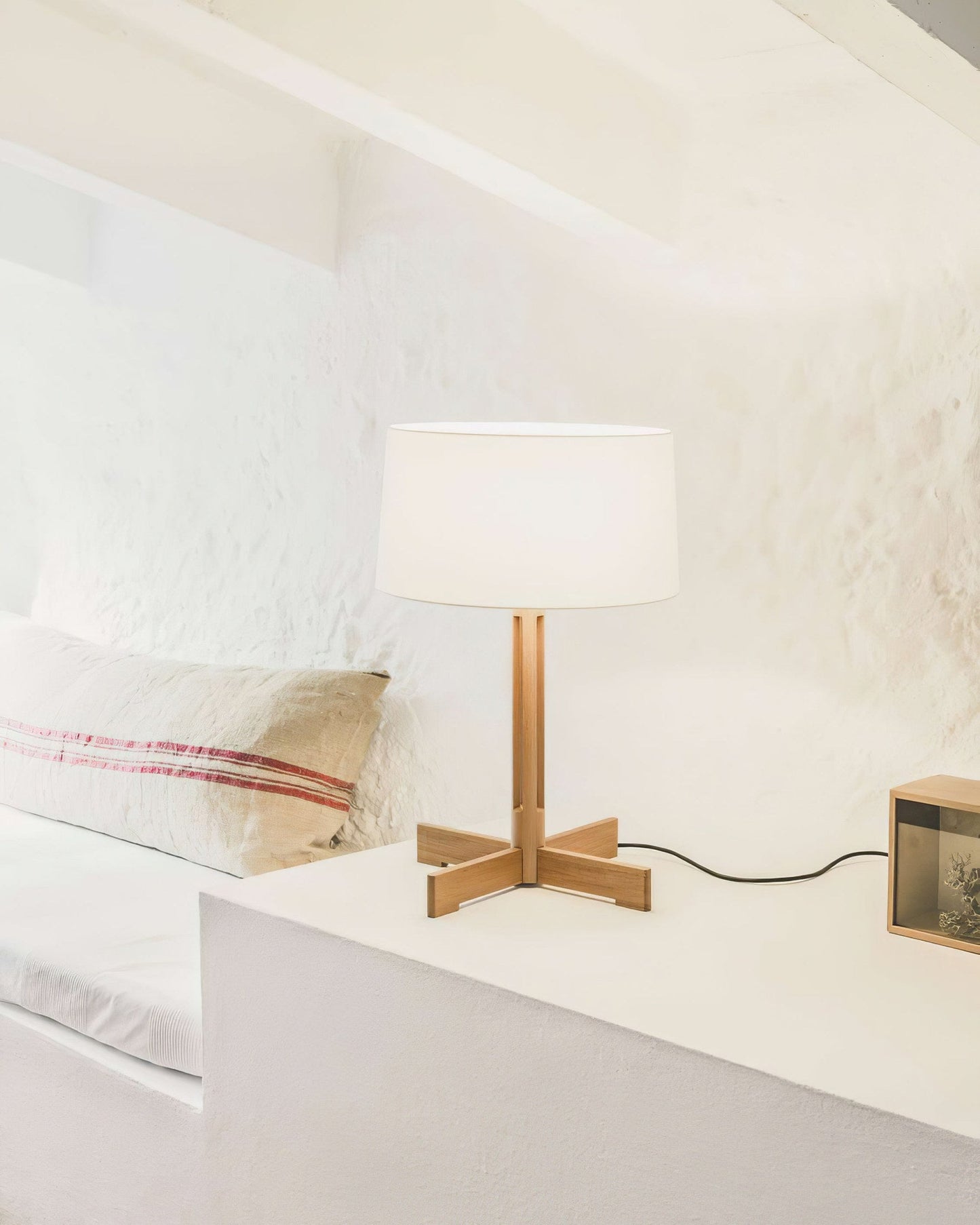 FadGlow - Bordlampe med moderne stil og varmt skær
