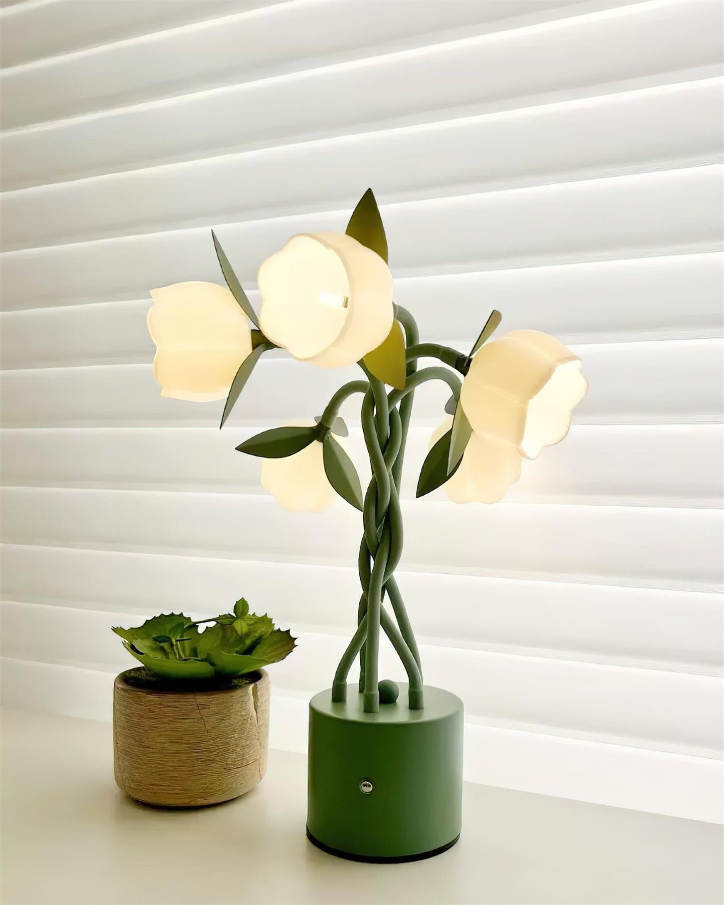 PetalLight - Elegant blomsterinspireret bordlampe