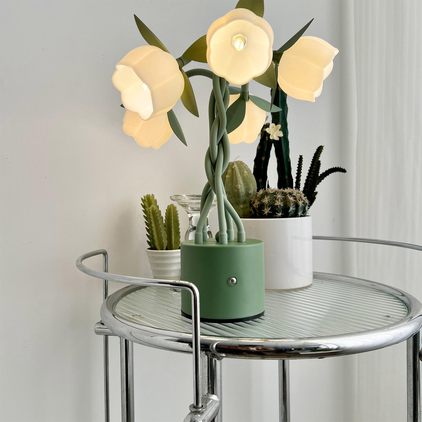 PetalLight - Elegant blomsterinspireret bordlampe