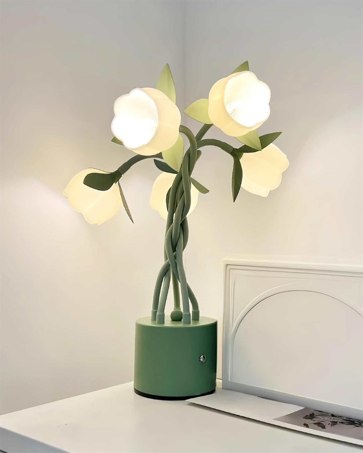 PetalLight - Elegant blomsterinspireret bordlampe