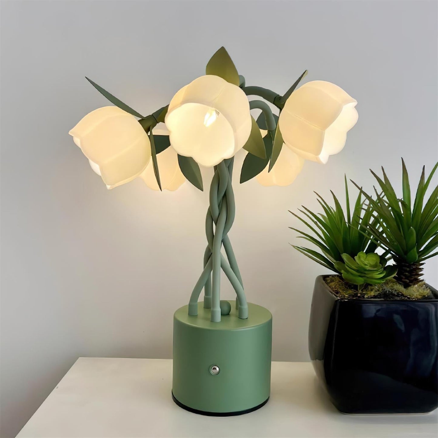 PetalLight - Elegant blomsterinspireret bordlampe