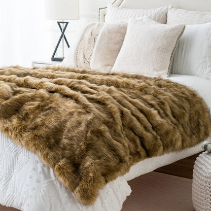 FurAura - Elegant Faux Fur Blanket