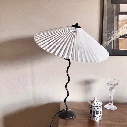LichtPlissé - Table Lamp with Luxurious Pleated Shade and Wooden Base