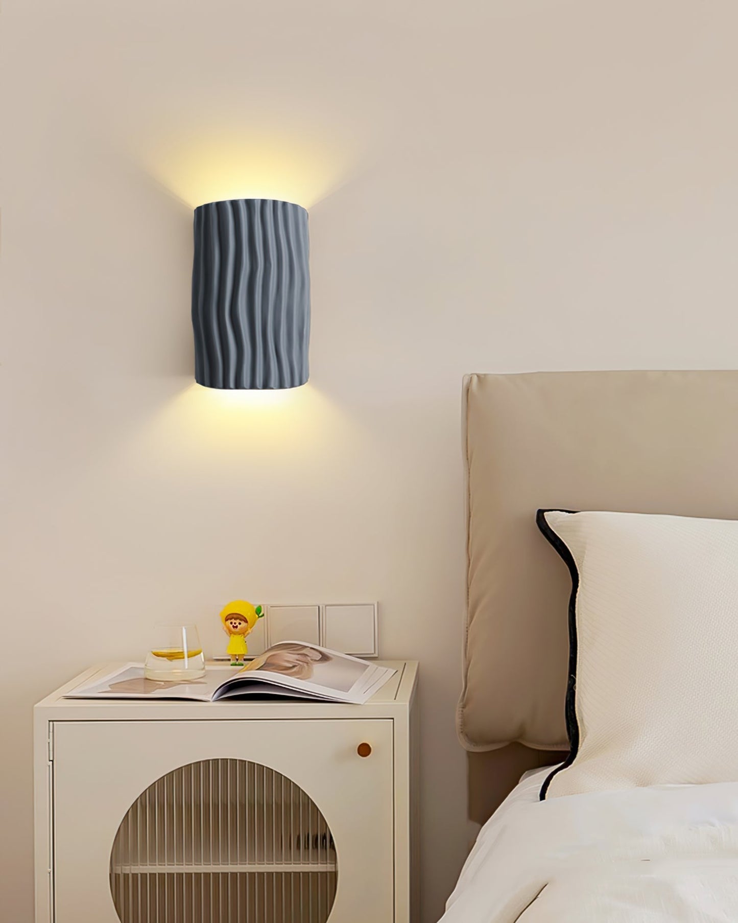NordicCharm - Funktionale Harzwandlampe in Warmlicht