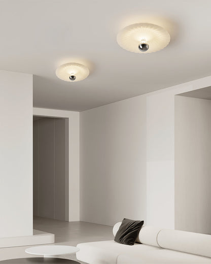 LuxePlissé - Deckenlampe mit detaillierten Falten und subtiler Beleuchtung