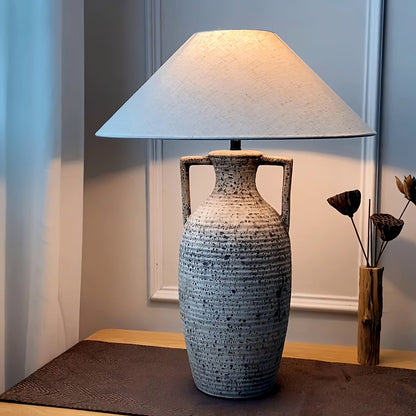 Prikket keramisk bordlampe
