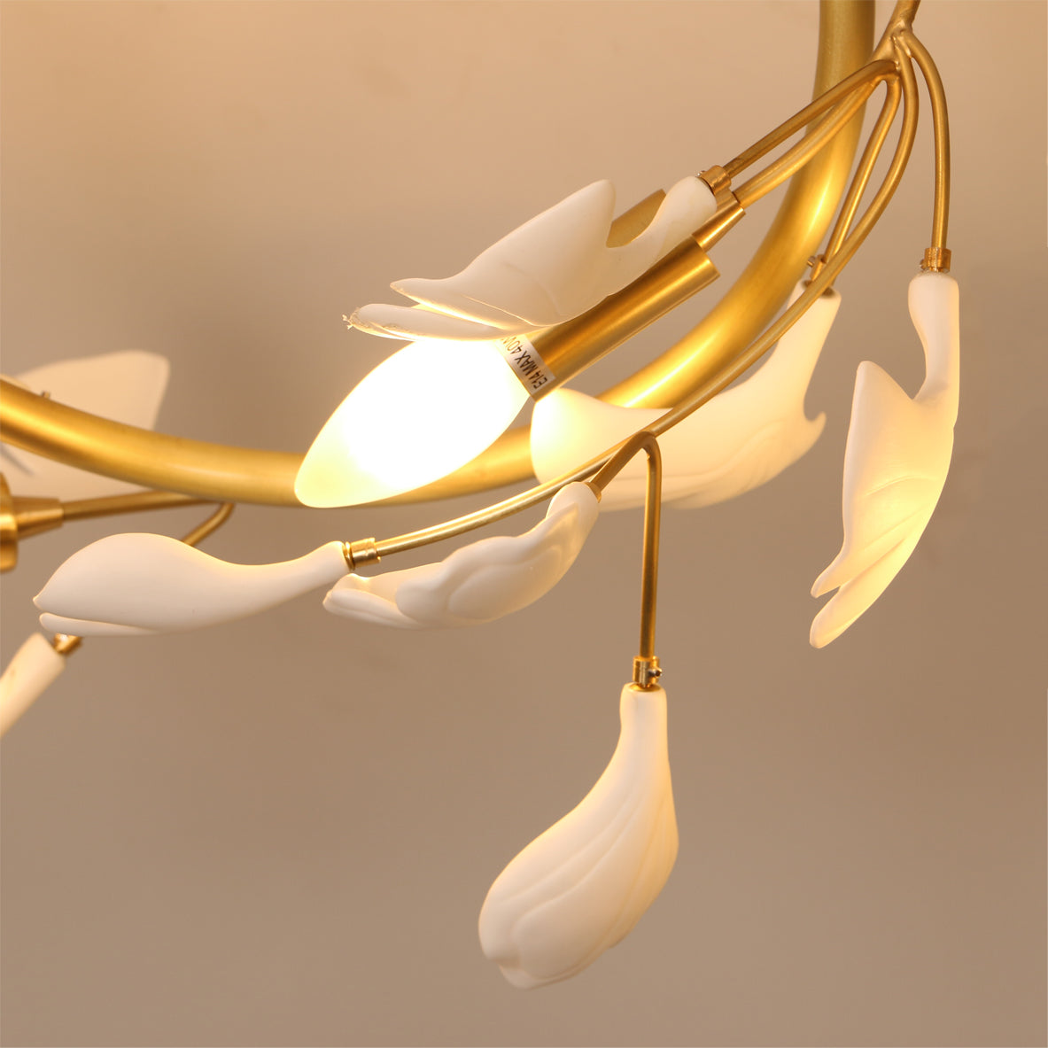 LuxeGingko - Deckenlampe mit Ginkgo-Design und subtiler Beleuchtung