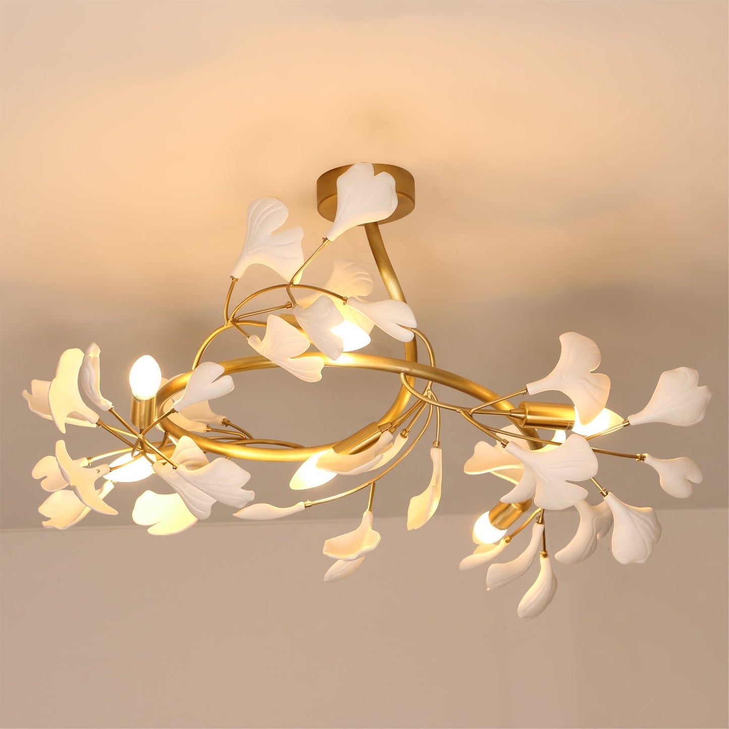 LuxeGingko - Deckenlampe mit Ginkgo-Design und subtiler Beleuchtung