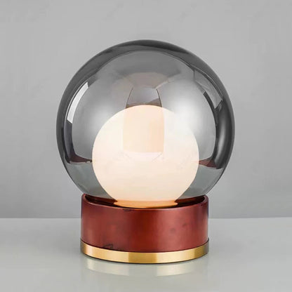 BouleLuxe - Bordlampe med geometrisk stil og varm atmosfære