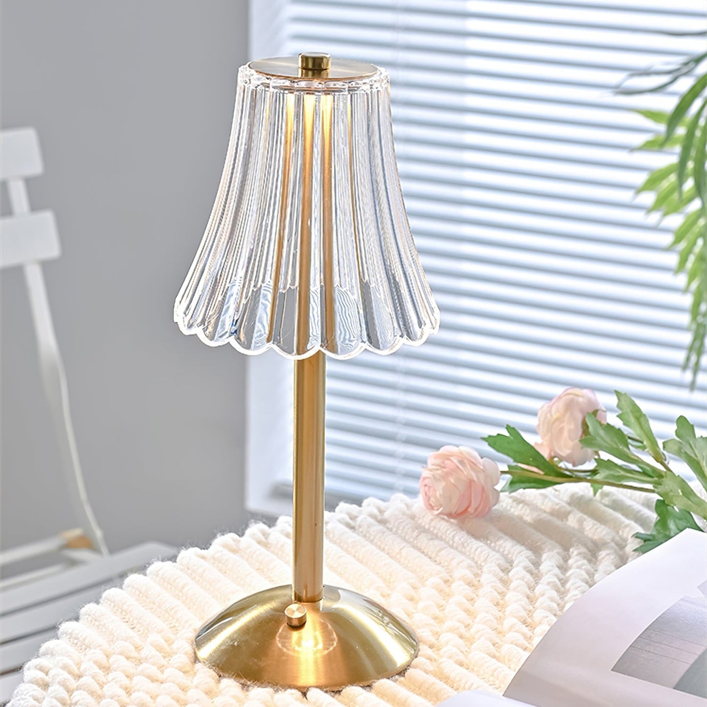 DiamondGlow – Bærbar bordlampe med guldfinish