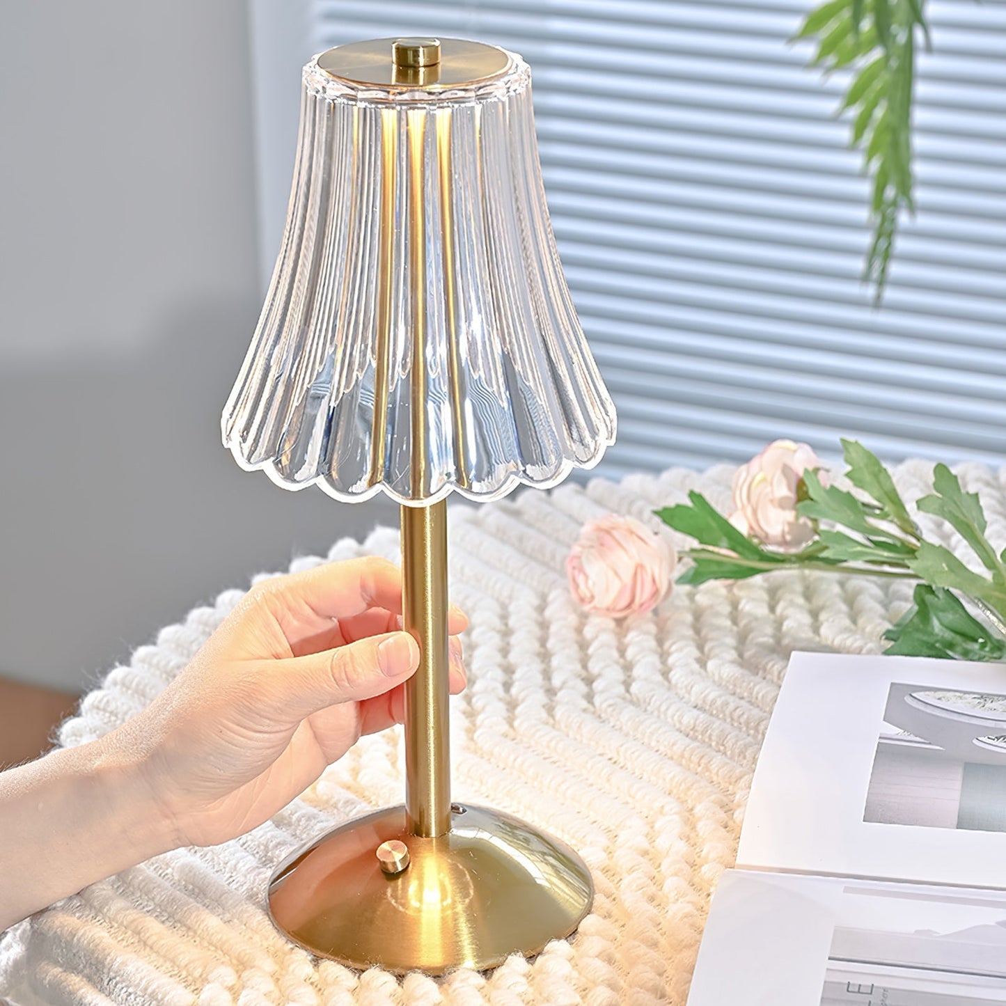 DiamondGlow – Bærbar bordlampe med guldfinish