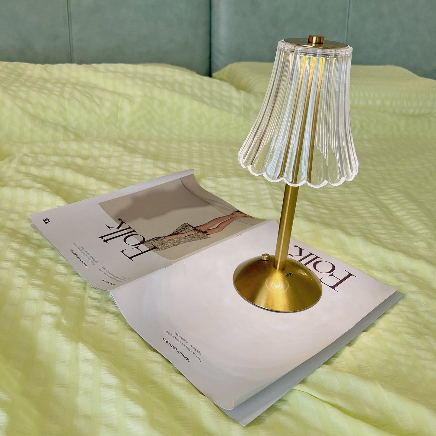 DiamondGlow – Bærbar bordlampe med guldfinish