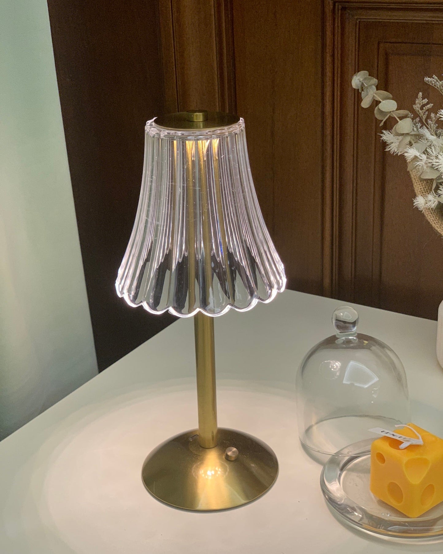DiamondGlow – Bærbar bordlampe med guldfinish